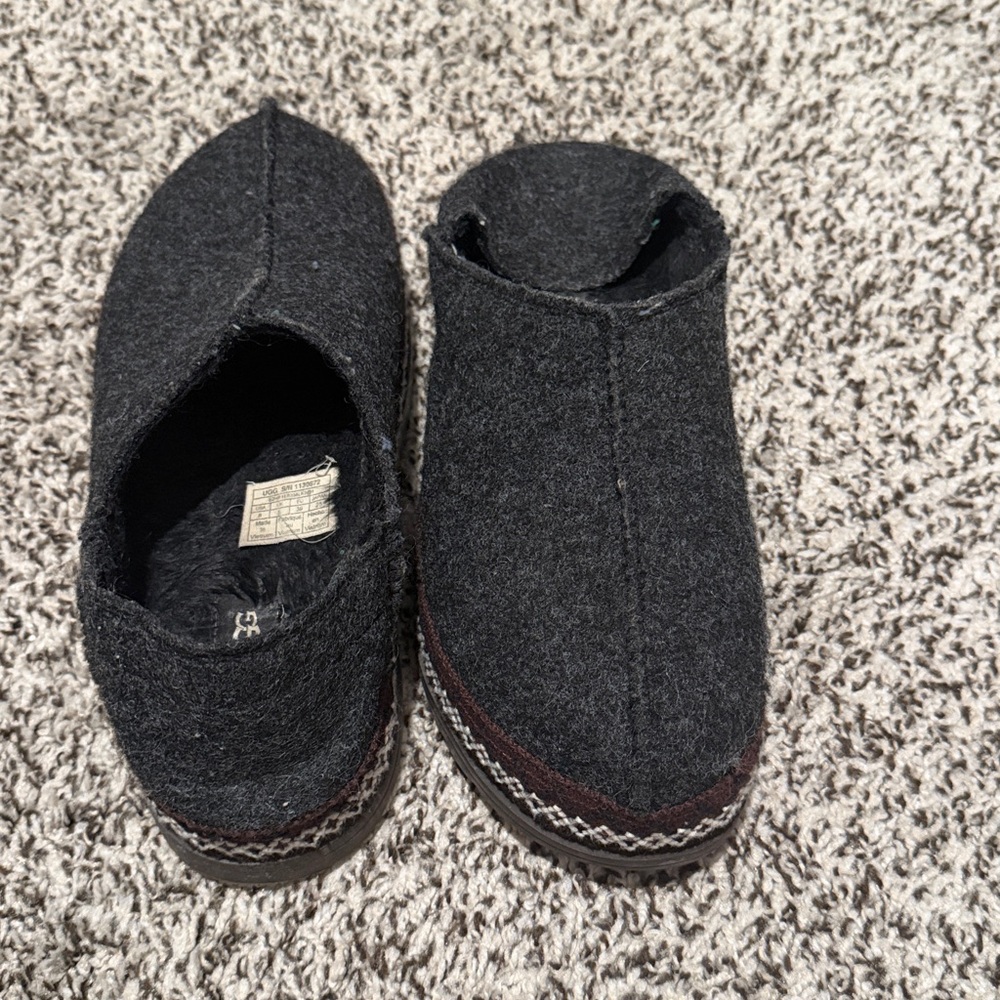 UGG